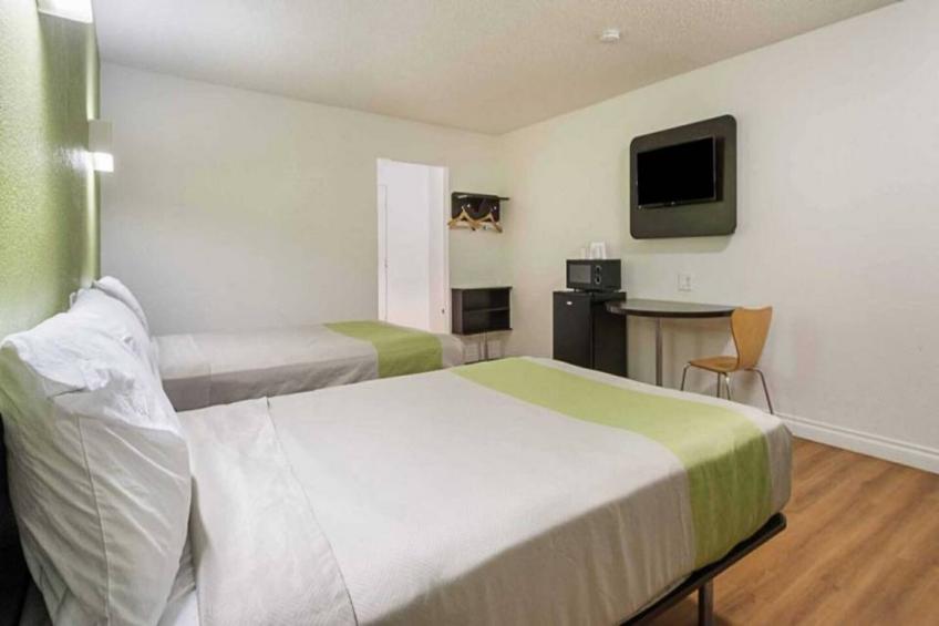 2 Full Beds  Non-Smoking Micfridge - foto 5