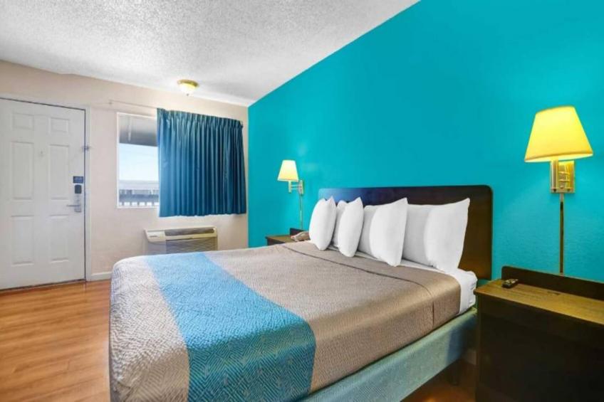 1 King Bed  Non-Smoking - foto 5
