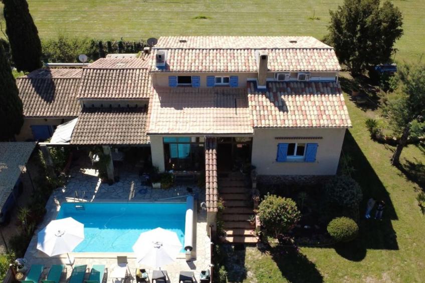 Ferienhaus mit Pool (GON100)