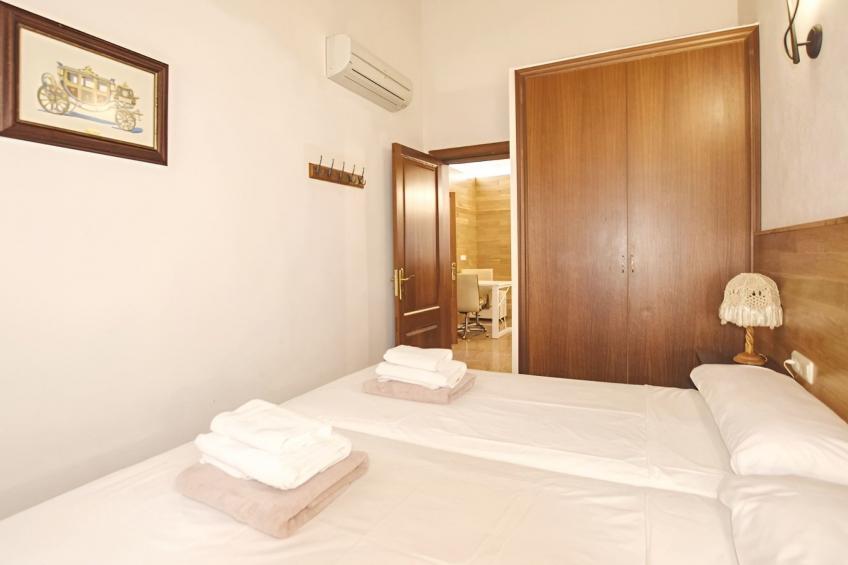 Finca mit großem eingezäunten Pool und Klimaanlage. - foto 36