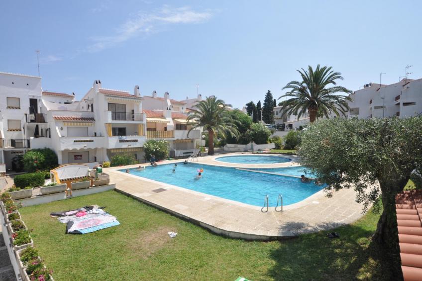 1205 JARDINS con PISCINA