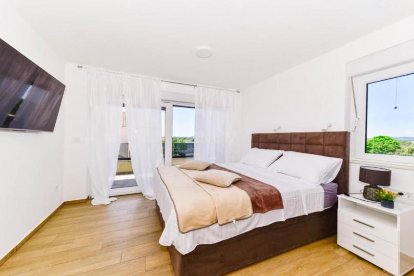 Villa Sunrise with Outdoor Pool - 4 Bedroom & Pool - foto 9