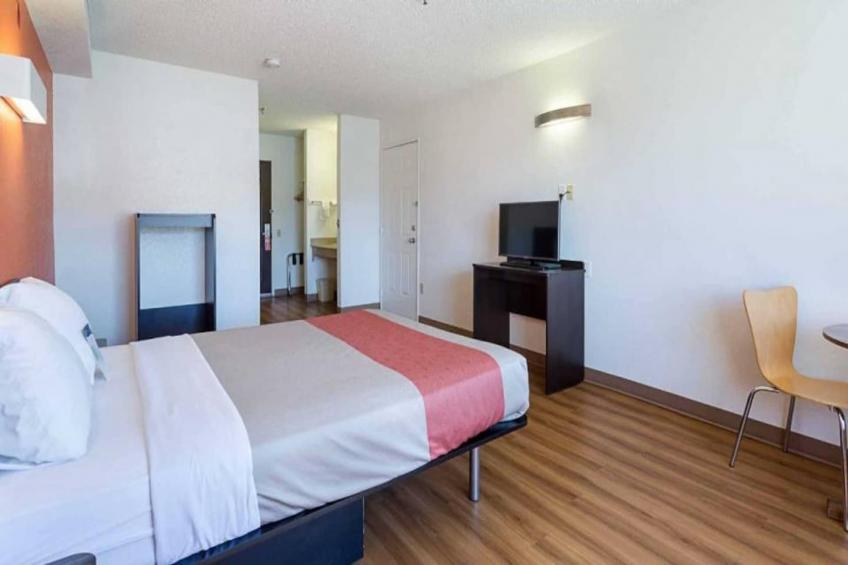 1 Queen Bed  Non-Smoking - foto 9