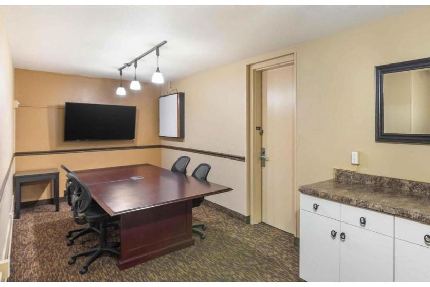 1 King Bed | Non-Smoking, Kitchen - foto 45