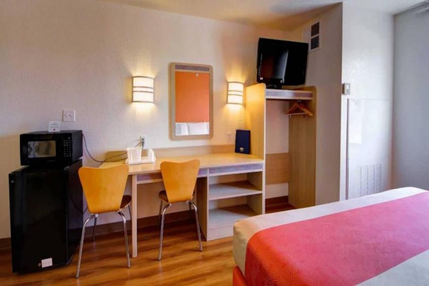 1 King Bed  Non-Smoking - foto 2