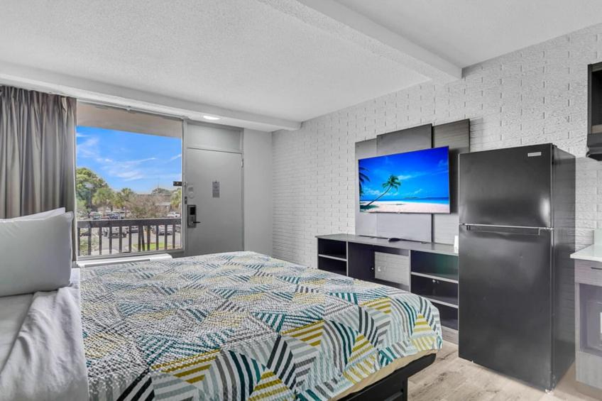 1 King Bed  Non-Smoking Kitchen - foto 6