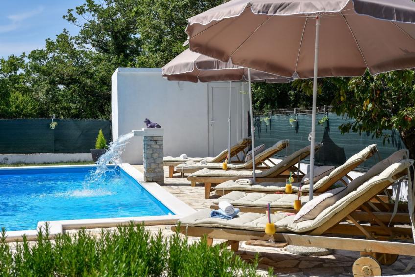 Spacious Prgomet Retreat with Private Pool, Fitness Centre, and Garden - Three Bedroom Villa - foto 31