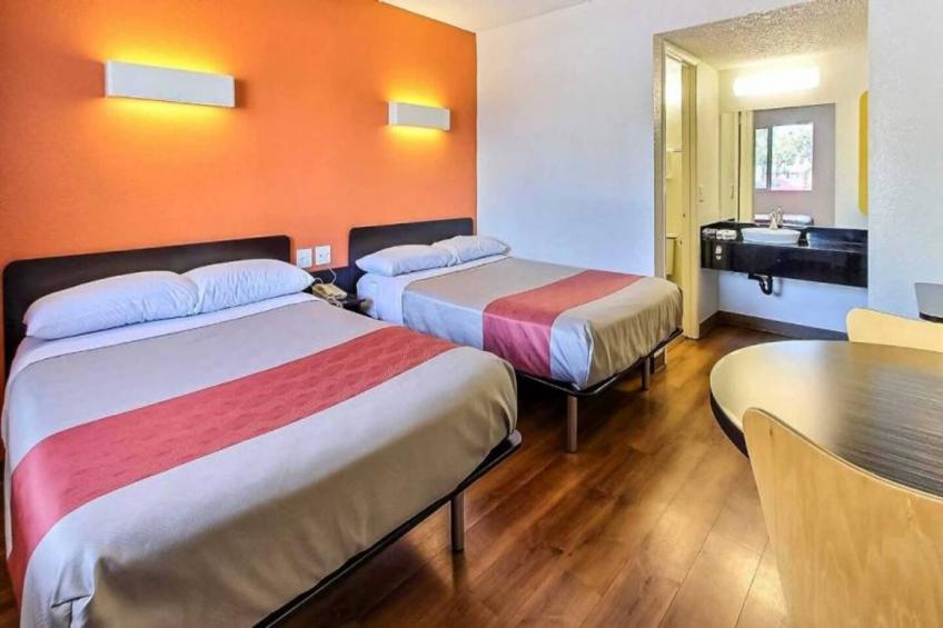 2 Full Beds  Micfridge - foto 4