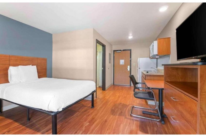 1 Full Bed | Non-Smoking, Kitchen - foto 13