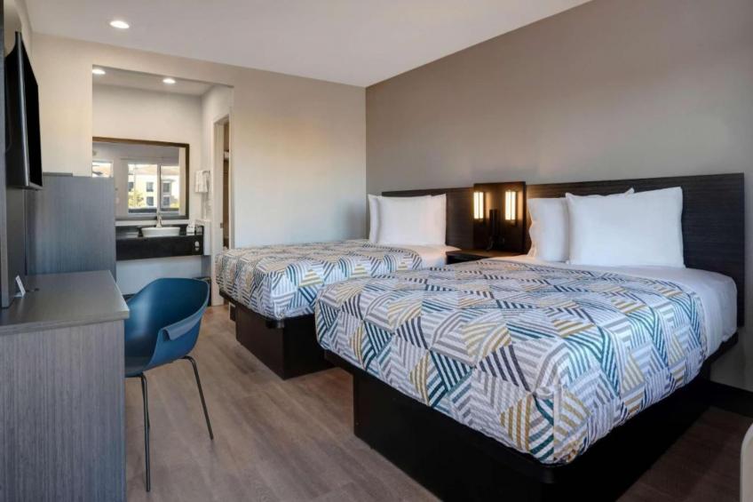 2 Full Beds  Non-Smoking Micfridge - foto 8