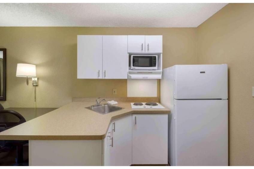 1 Queen Bed  Non-Smoking Kitchen - foto 5