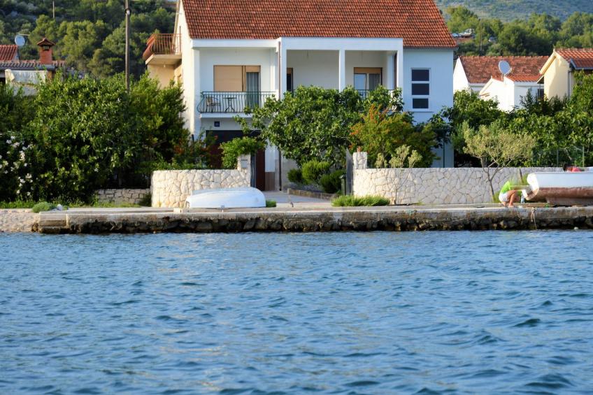 Schöne Wohnung in Poljica mit privatem Parkplatz - foto 2