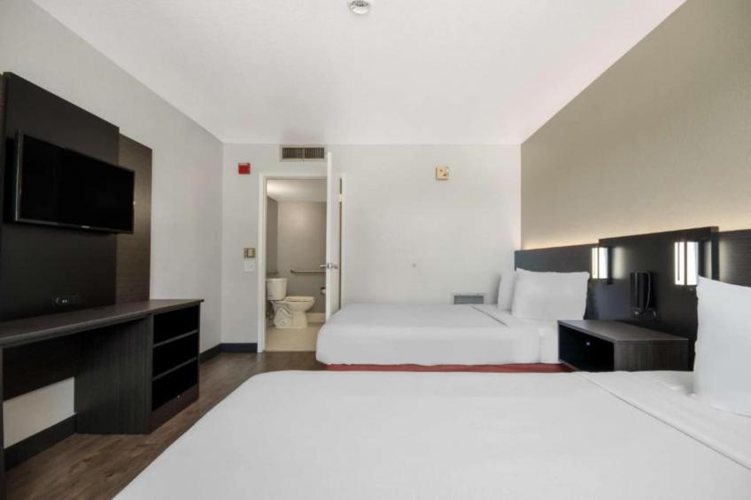 2 Queen Beds  ADA/Tub - foto 11