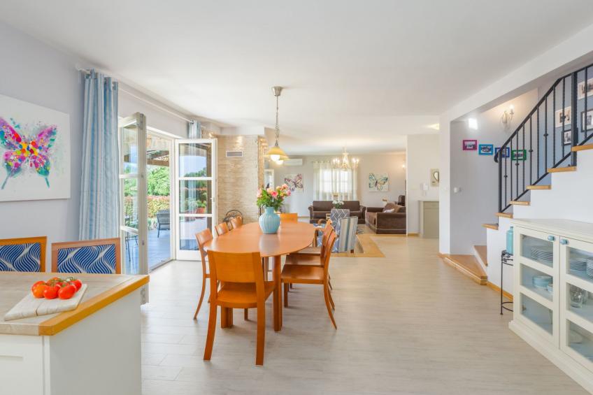 Villa mit Pool, Garten und Sommerküche - foto 6