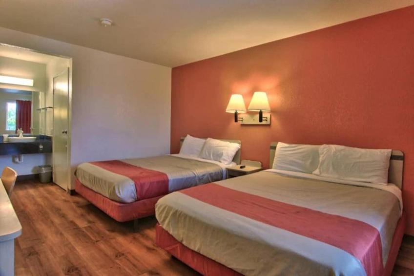 2 Full Beds  Micfridge Smoking - foto 12