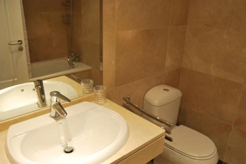 Helle, modernisierte Wohnung mit mehreren Pools - foto 8