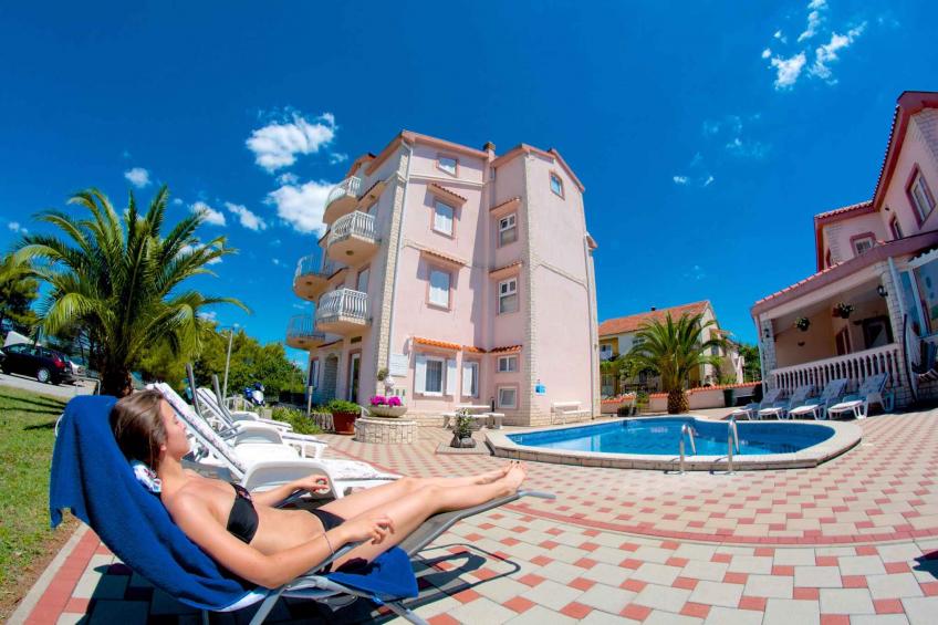 Holiday apartment with pool, fireplace and sea view - BF-K78R