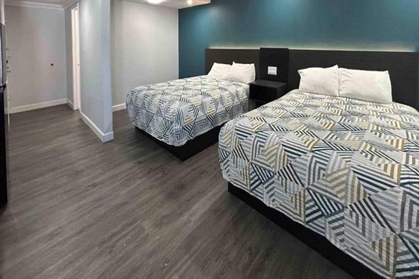 2 Queen Beds  Non-Smoking Micfridge - foto 5