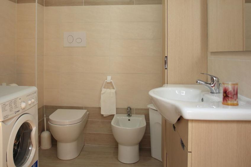 Anwesen mit Balkon - foto 11