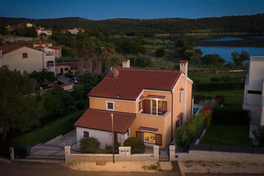 in Pomer mit privatem beheizten Pool und Meerblick - foto 50
