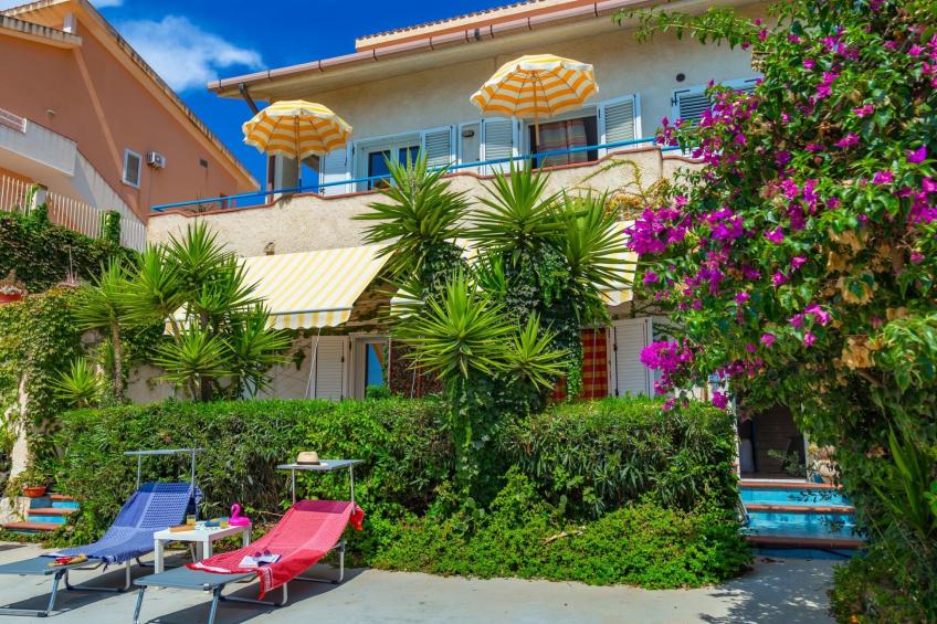 Ruhige Ferienwohnung in Sciacca mit Terrasse, Garten und Grill und Meerblick