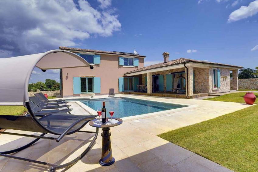 Holiday house with pool - BF-JM276