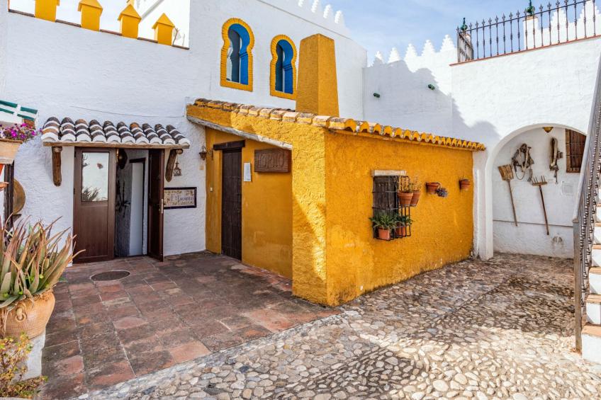 Privates Schwimmbad mit Grill und Feuerstelle