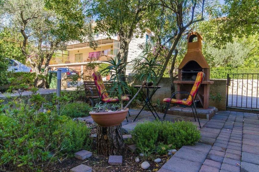 Tihana mit mediterranem Garten - foto 9