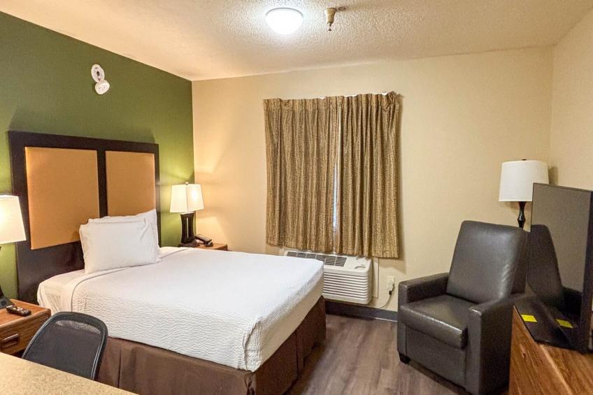 1 Queen Bed | Mob Acc Tub Ste Nsmk Sb Micfri - foto 36