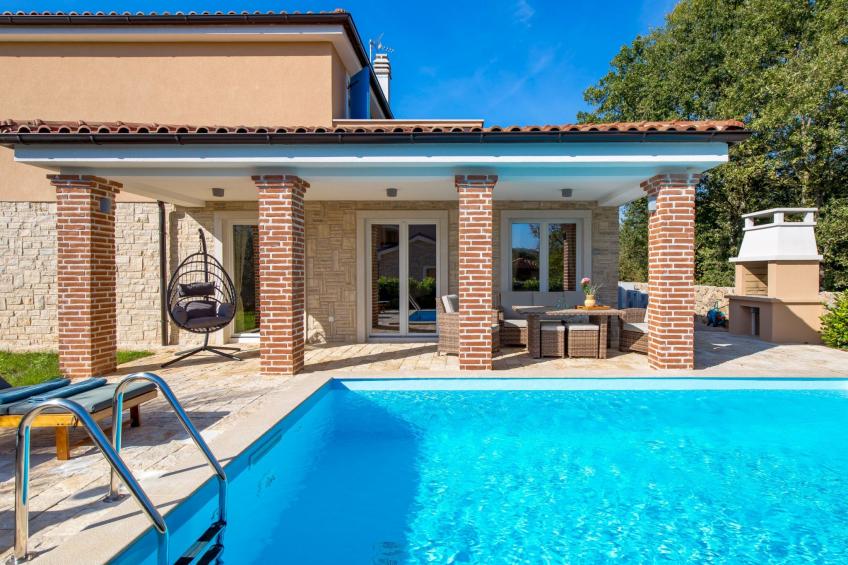 Romantische Villa mit Pool, umgeben von Natur - foto 9