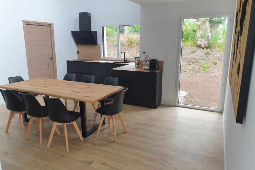 neues Haus in Meeresnähe mit beheiztem Pool