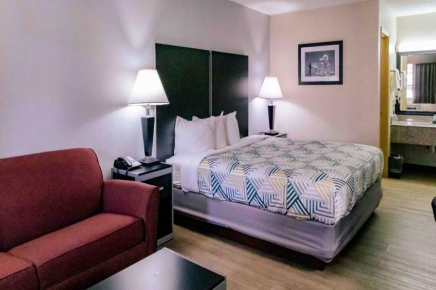 1 King Bed  Smoking Micfridge - foto 6