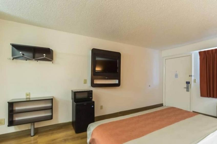 1 King Bed  Non-Smoking Micfridge - foto 31