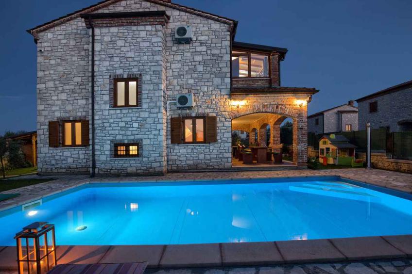 Holiday house with pool - BF-56TWT