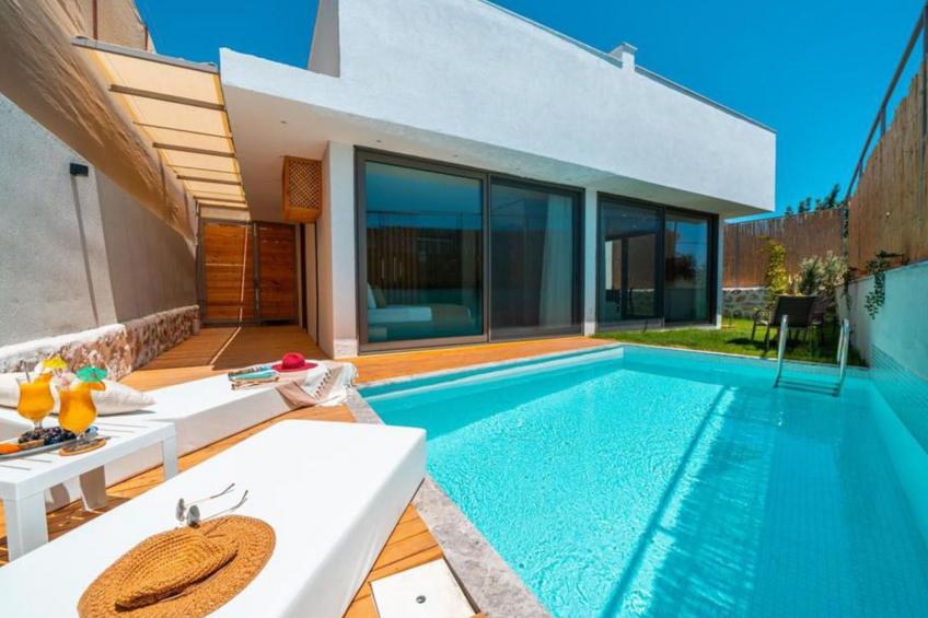 Schöne Villa mit großem Pool