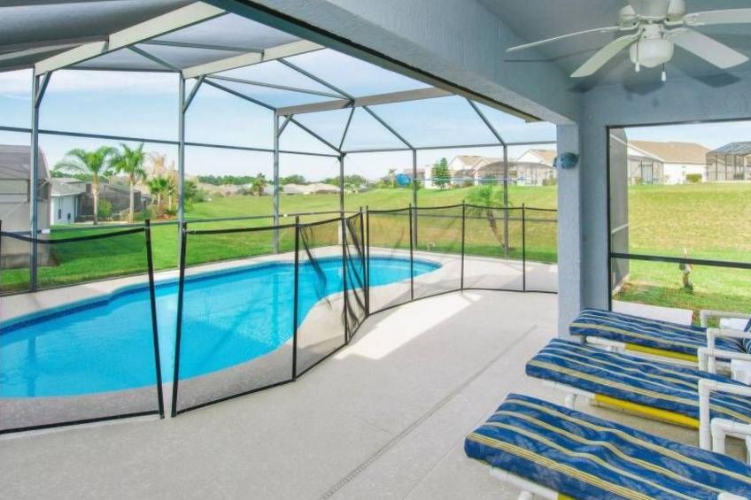 Sonniger Privatpool mit freistehendem Whirlpool und Filmraum - foto 27