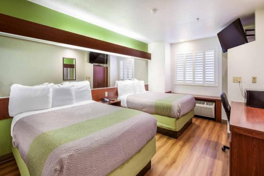 2 Queen Beds  Non-Smoking Micfridge - foto 7