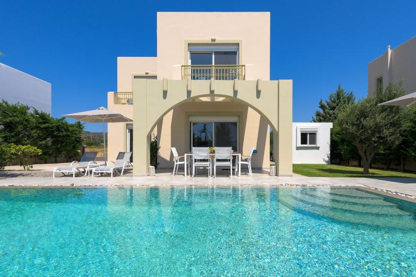 Liebevoll ausgestattetes Haus in ruhiger Lage mit beheiztem Pool und Meerblick