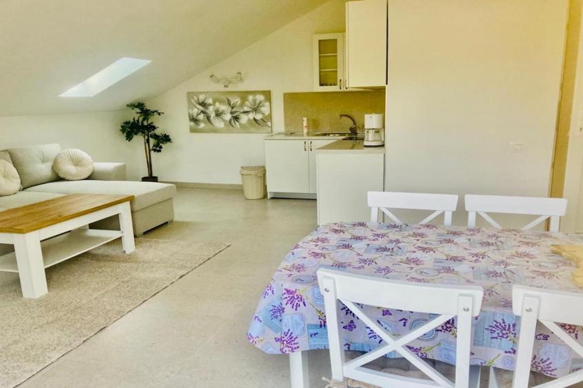 Elegant Sutivan Apartments with Balcony - One Bedroom Apartment with Balcony