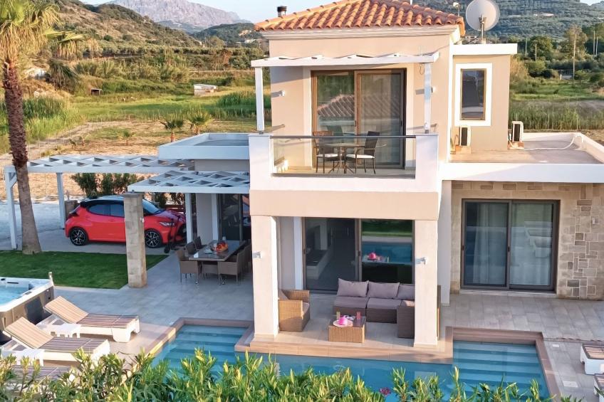 in Mithimna mit Privatem Pool