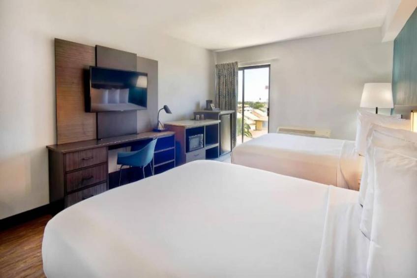 2 Queen Beds  Suite Non-Smoking - foto 9