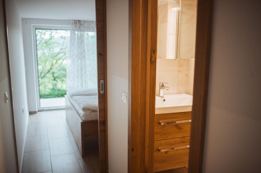 Cozy Holiday Home with Fireplace and Scenic Hills in Bistrica ob Sotli - Two Bedroom Holiday Home - foto 33