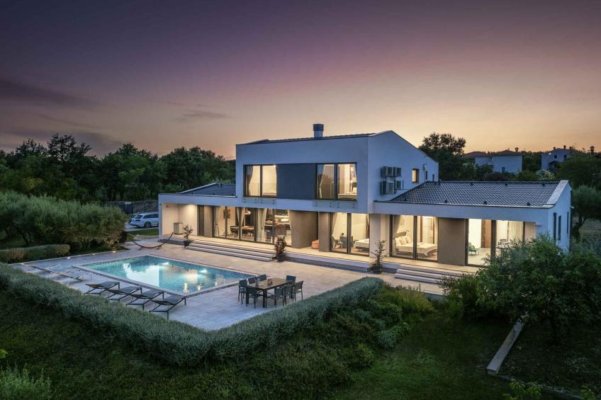Villa with terrace, heated pool and large garden - BF-MZ94D