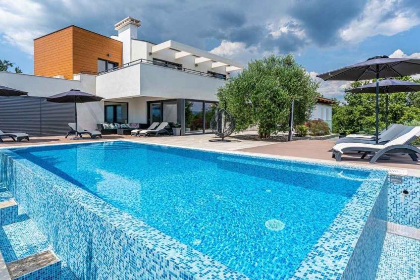 Villa met airconditioning en zwembad - BF-GJNCW