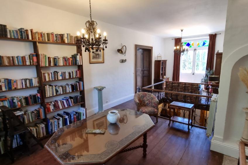 8-Zimmer-Schloss mit Pool und eigenem Park - foto 28