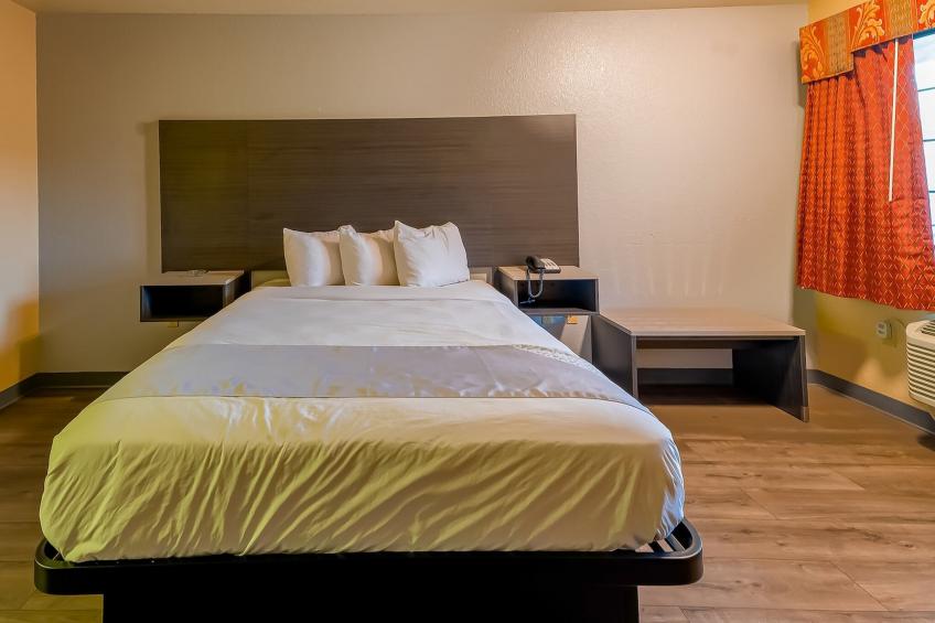 Queen Bed Smoking - foto 11