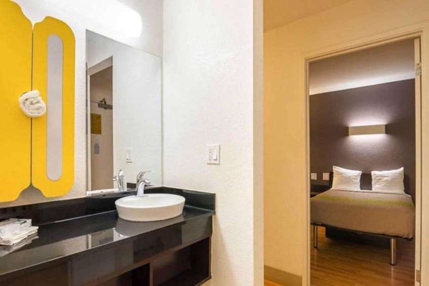 3 Full Beds  Non-Smoking - foto 13