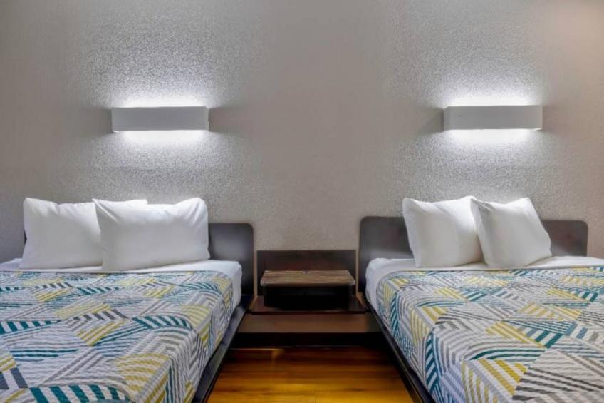 2 Full Beds  Smoking Kitchen - foto 7