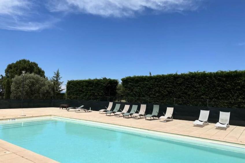 04b2 : Beau Studio Dans Un Mas Provençal - Piscine - foto 7