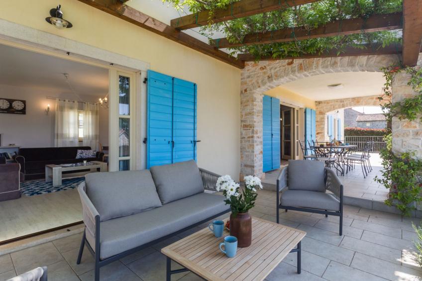 Villa mit Pool, Garten und Sommerküche - foto 16